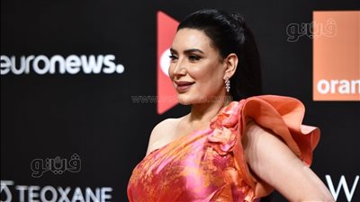 عبير صبري برفقة زوجها على الريد كاربت سابع أيام مهرجان الجونة| فيديو وصور