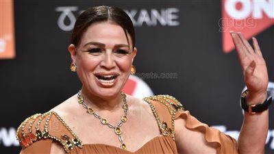 إلهام شاهين بإطلالة هادئة سابع أيام مهرجان الجونة | فيديو وصور