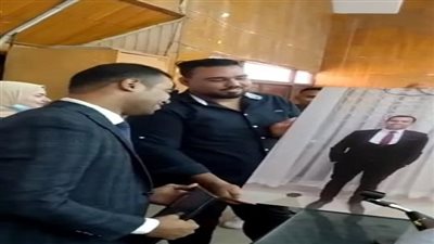 يحتاج لزراعة كلي.. حفل من نوع خاص لطلاب حقوق الزقازيق لأستاذهم لدعمه في مرضه | فيديو وصور