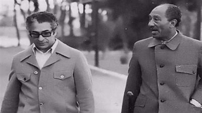 أسرار أنيس منصور مع رؤساء مصر.. فصله عبد الناصر من عمله بسبب مقال.. ورفض أوامر 