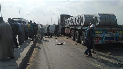 إصابة 7 أشخاص في تصادم سيارة نقل بميكروباص على طريق المنصورة - القاهرة 