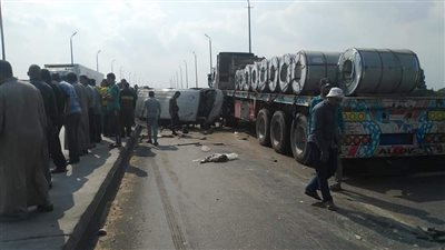 بالأسماء.. مصابو حادث تصادم سيارة نقل بميكروباص على طريق المنصورة - ميت غمر 