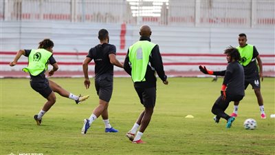 مران الزمالك.. حماس بين اللاعبين خلال التقسيمة 