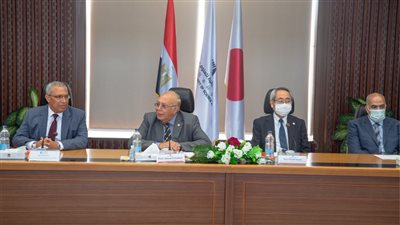 الرئيس التنفيذى لصندوق دعم العلوم والتكنولوجيا يزور الجامعة اليابانية
