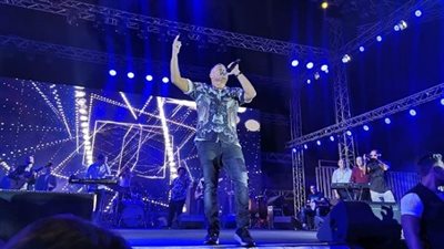 عمرو دياب يحيي حفلًا غنائيًّا بمهرجان الجونة | صور
