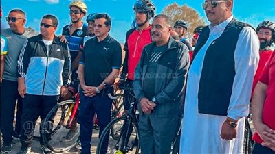 وزير الشباب ومحافظ مطروح يشاركان بماراثون دراجات في النجيلة | صور