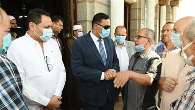 محافظ الدقهلية يلتقي بالمواطنين في مسجد النصر بالمنصورة لحل مشاكلهم