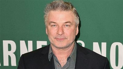 إطلاق سراح الفنان أليك بولدوين بعد حادث إطلاق النار على مصورة ومخرج فيلمه Rust