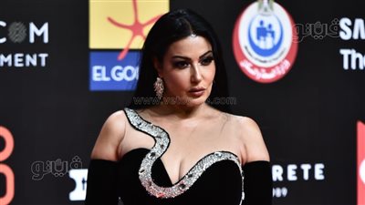 سمية الخشاب بفستان جرئ على الريد كاربت في حفل ختام مهرجان الجونة| فيديو وصور