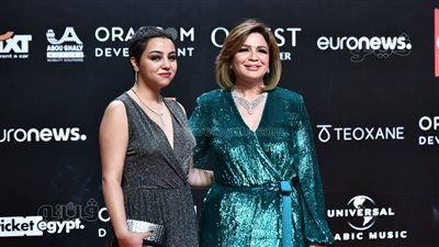 إلهام شاهين رفقة ابنة شقيقتها على ريد كاربت مهرجان الجونة | فيديو وصور