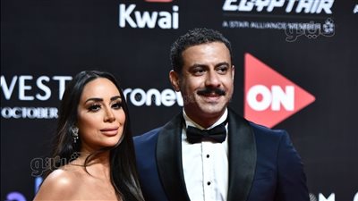 محمد فراج وبسنت شوقي على السجادة الحمراء في ختام مهرجان الجونة السينمائي | فيديو وصور