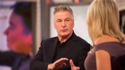 أول تعليق للممثل الأمريكي أليك بالدوين بعد قتله مصورة الفيلم وإصابة المخرج