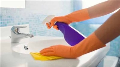 6 خطوات لتنظيف حمام المنزل وجعله لامعا