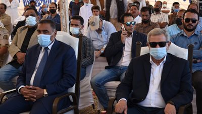 رئيس القابضة للمياه يفتتح 8 محطات تحلية بمطروح 