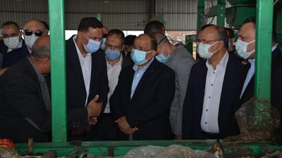 وزير التنمية المحلية يستمع لشرح تفصيلي عن مصنع تدوير المخلفات بالدقهلية | فيديو