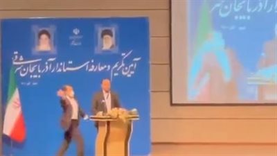 اعتداء مهين.. صفع محافظ إيراني أمام وزير الداخلية | فيديو