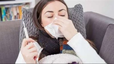 أبرزها ارتفاع الحرارة وفقدان الشم والتذوق.. مستشار الرئيس يكشف أعراض كورونا في الموجة الرابعة