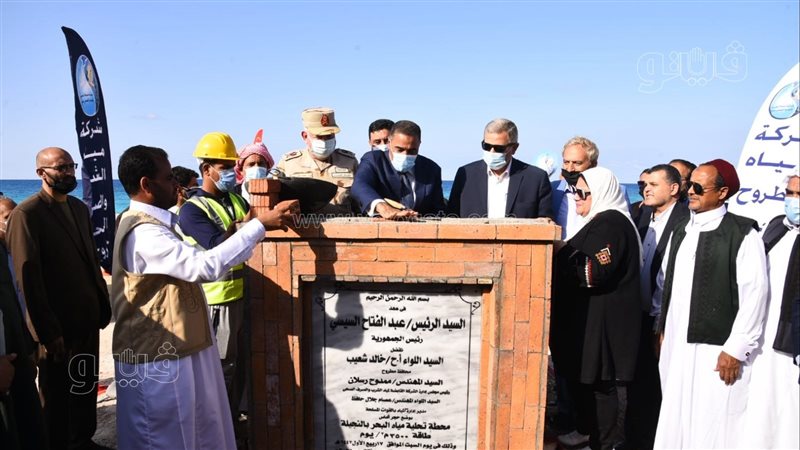 محافظ مطروح يضع حجر