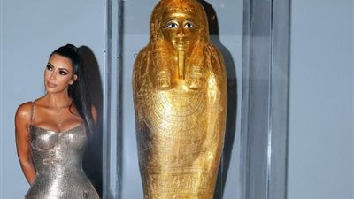 الآثار تكشف حقيقة دور كيم كارداشيان في استعادة تابوت