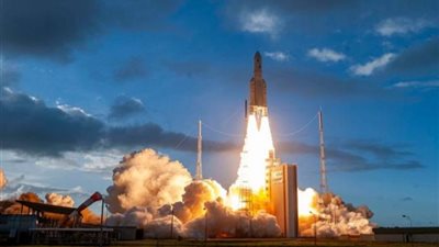 باريس توحد جيوشها حول العالم بقمر صناعي خارق