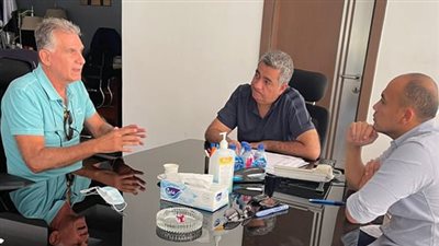 مجاهد وعوض يجتمعان بكيروش للاطمئنان على ترتيبات معسكر المنتخب