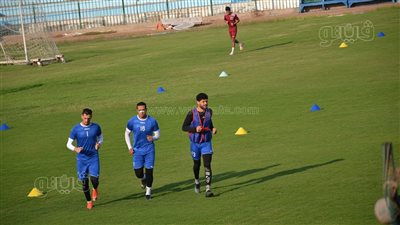 تدريب ببدلة رمال لحارس المحلة استعدادا لانطلاقة الدوري | صور