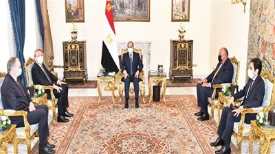 شاهد.. السيسي يستقبل مفوض الاتحاد الأوروبي لسياسة الجوار