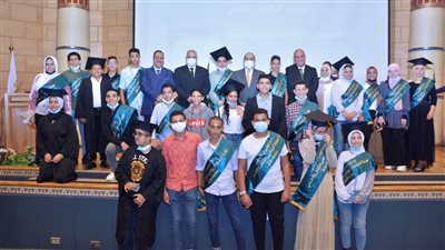 الطيران تحتفي بحملة الماجستير والدكتوراة وأبناء العاملين المتفوقين