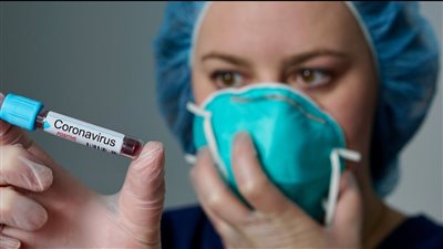 سلالة تهزم اللقاحات.. كورونا يعود للشراسة وشبح الإغلاق العام يخيم على العالم 