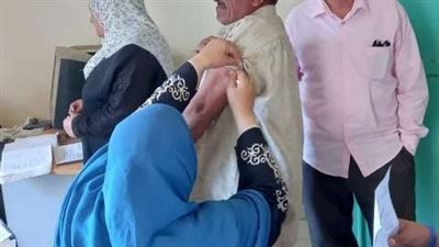 استمرار تطعيم المواطنين فى الاسواق والشوارع ضد كورونا بالشرقية 