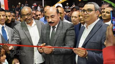 بأسعار مخفضة، محافظ أسوان يفتتح معرض 