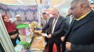 السكرتير العام للمحافظة يفتتح معرض 