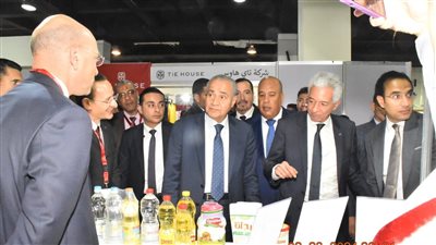 وزير التموين: التجار سبب أزمة السكر 