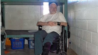 الحقنة المميتة تفشل في إعدام أخطر قاتل متسلسل في أمريكا (صور)