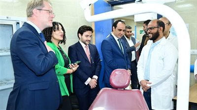 السفير البريطاني بالقاهرة يؤكد الحرص على دعم جهود مصر للارتقاء بمستوى الخدمات الصحية