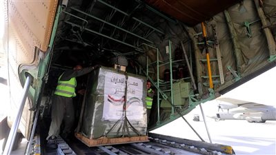 مصر والإمارات تواصلان الإسقاط الجوى لأطنان من المساعدات الإنسانية شمال قطاع غزة (صور وفيديو)