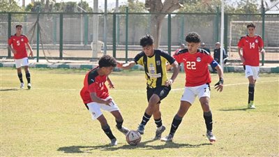 علاء نبيل ومحمد يوسف يشهدان مباراة منتخب الناشئين وفريق المقاولون (صور)