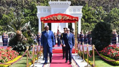 البرهان يؤكد لـ السيسي تقدير بلاده الكبير للدعم المصري واستقبال السودانيين وتخفيف آثار الأزمة