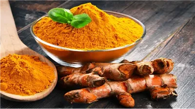 فوائد الكركم، ملعقة على كوب لبن تطرد السموم من الجسم وتقوى المناعة والعظام