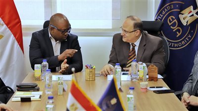 رئيس هيئة الدواء يبحث مع مدير تنظيم الأدوية الزامبية سبل تعزيز التعاون