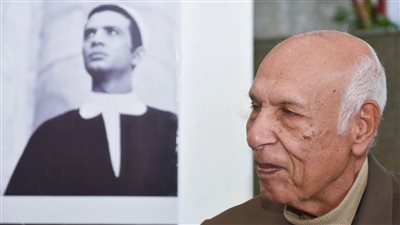 خالد عبد الجليل وعصام زكريا يسلمان درع الإسماعيلية الدولي لشيخ المصورين محمد بكر