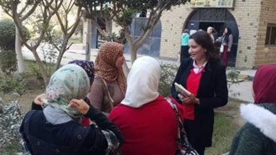 نائب محافظ الجيزة تقدم المساعدة للأسر الأولى بالرعاية بقري الصف وأطفيح