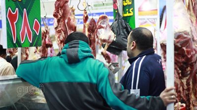 زحام على منافذ اللحمة والأرز في معرض أهلا رمضان بعد السعر الجديد (فيديو وصور) 