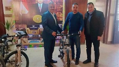 الرياضة تسلم 13 دراجة هوائية لشباب القليوبية 