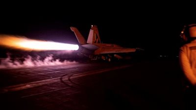 الجيش الأمريكي يعلن استهداف 6 صواريخ وطائرة مسيرة شكلت تهديدا للسفن بالبحر الأحمر