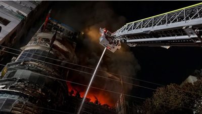  حريق هائل يودي بحياة 43 شخصا في بنجلاديش (فيديو)