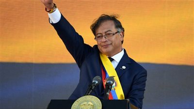 رئيس كولومبيا يعلق جميع مشتريات الأسلحة من إسرائيل