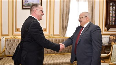 الخشت يستقبل وفد الوكالة الألمانية لاعتماد تمريض القاهرة دوليا