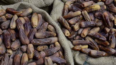 أسعار البلح وأنواعه في سوق ساحل شبرا.. السكر المنخفض أبرز مزايا التمر الشامي.. وأسعاره تصل لـ40 جنيها (فيديو وصور)