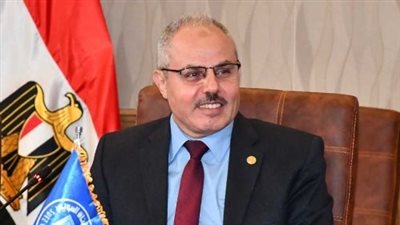 رئيس جامعة القناة: إعفاء طلاب الماجستير والدكتوراه من تقديم الرسالة العلمية بالشكل التقليدي  